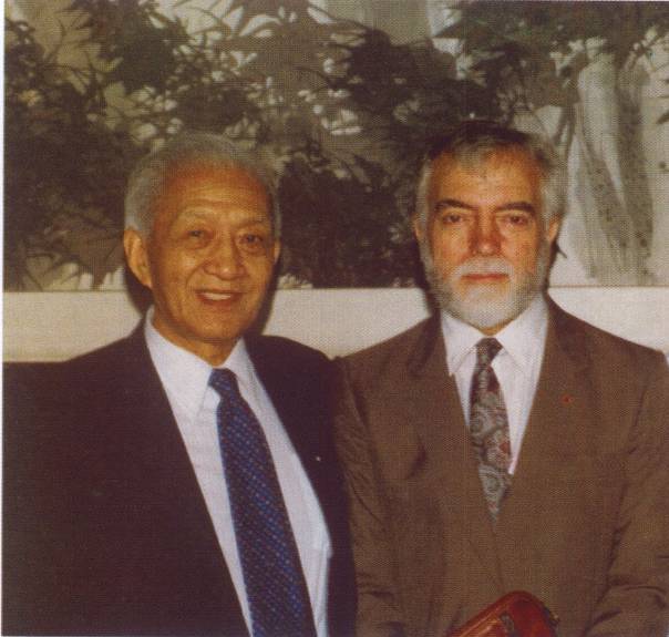 叶培大和甘柏林。1989年，北京中英双边光纤通信讨论会